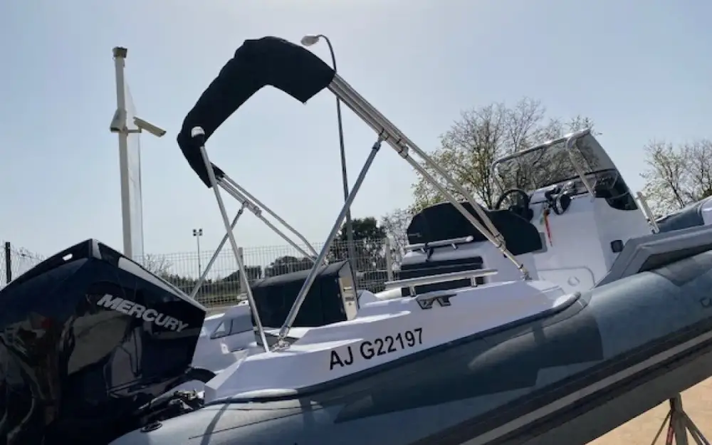 slider 4 Ranieri Cayman 23 Sport Touring