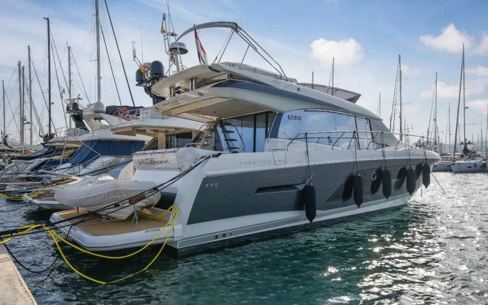 Prestige YachtsPrestige 590 Fly