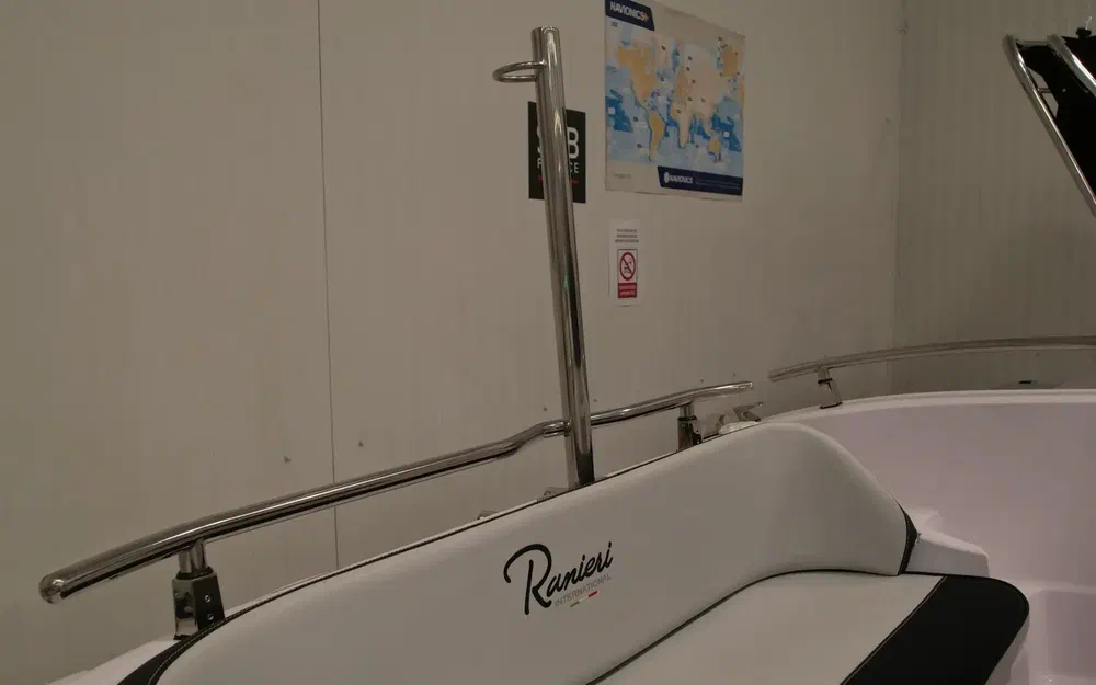 slider 8 Ranieri Voyager 19 S