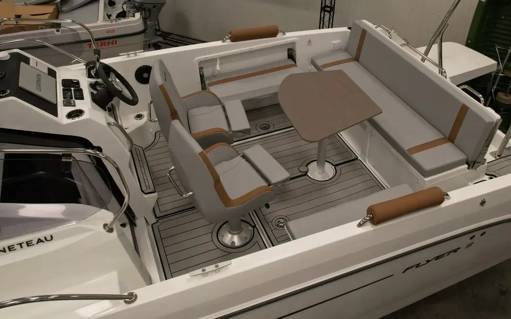 slider 11 Beneteau Flyer 8 SUNdeck V2