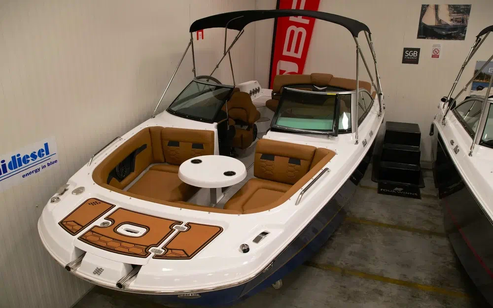 slider 0 Four Winns HD3