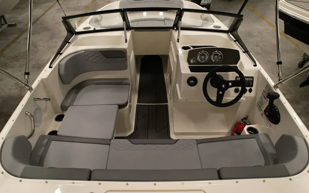 slider 7 Bayliner Element M17