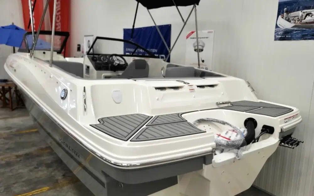 slider 11 Bayliner VR4 OB