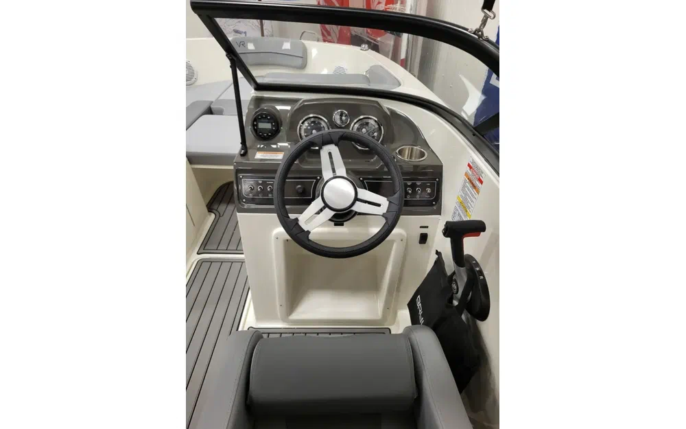 slider 9 Bayliner VR4 OB