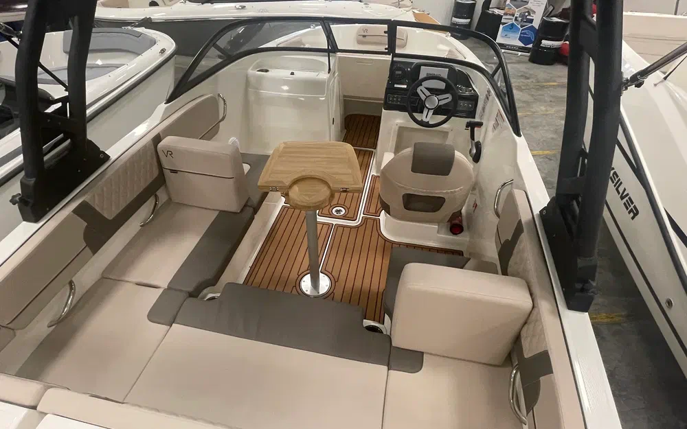 slider 3 Bayliner VR4 OB