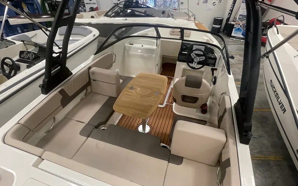 slider 4 Bayliner VR4 OB