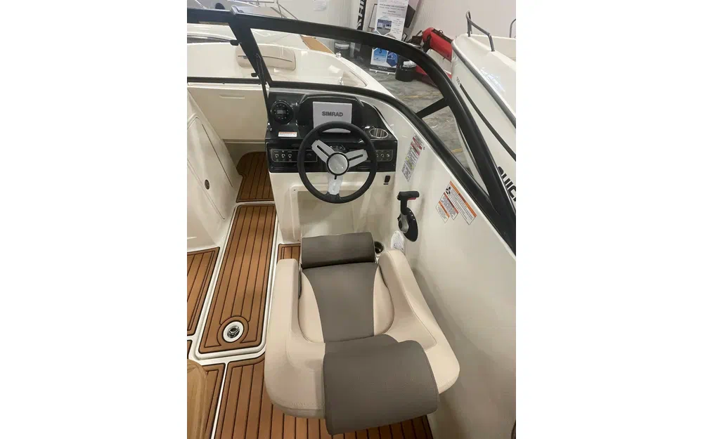 slider 5 Bayliner VR4 OB