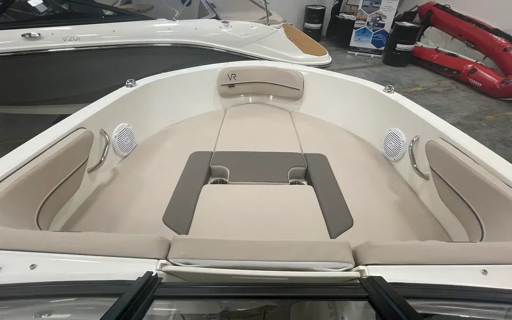 slider 7 Bayliner VR4 OB