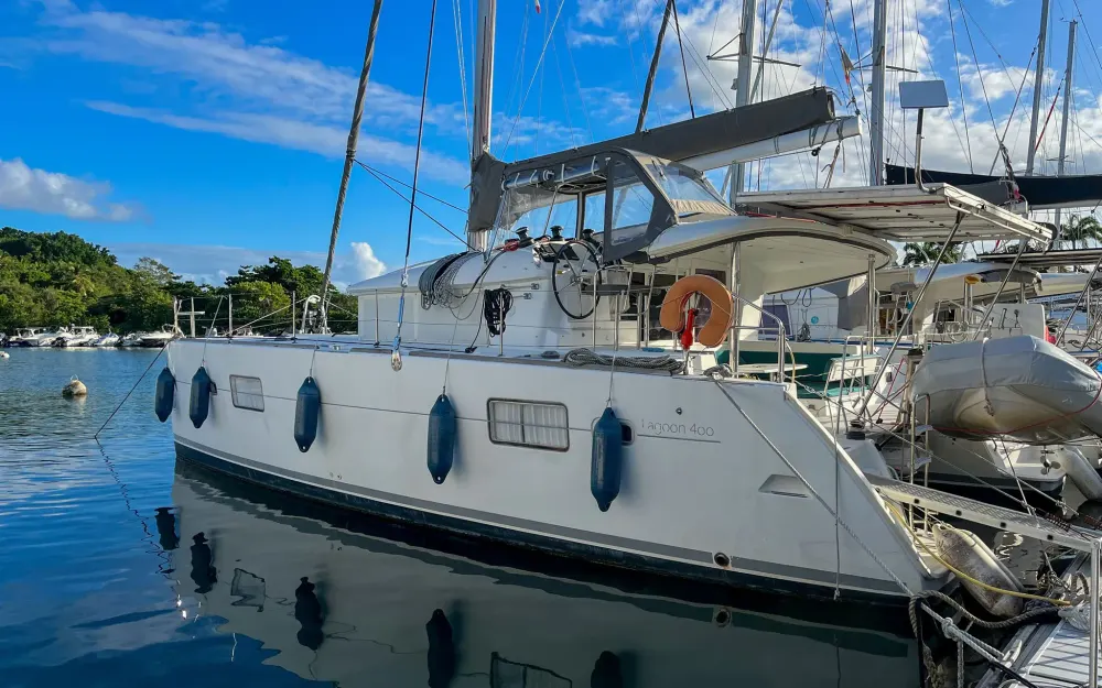 LagoonLagoon 400