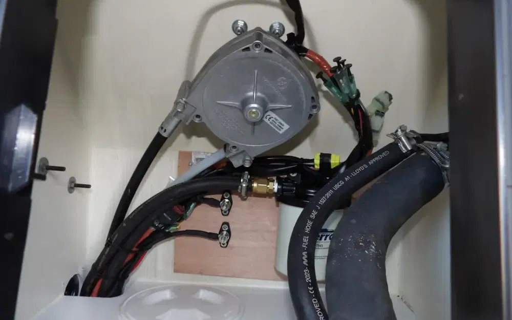 slider 8 Bombard Explorer 600