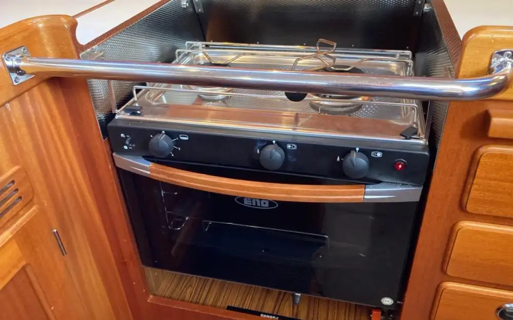 slider 12 Hallberg Rassy  40