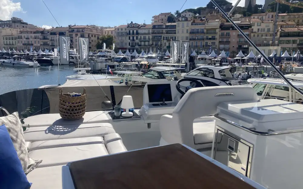 slider 7 Beneteau Antares 12