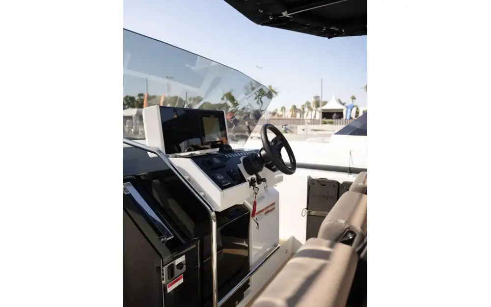 slider 12 De Antonio Yachts D32 Open