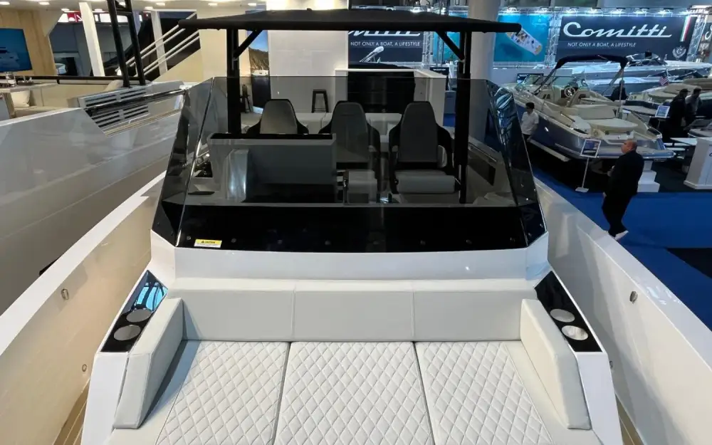 slider 11 De Antonio Yachts D32 Open