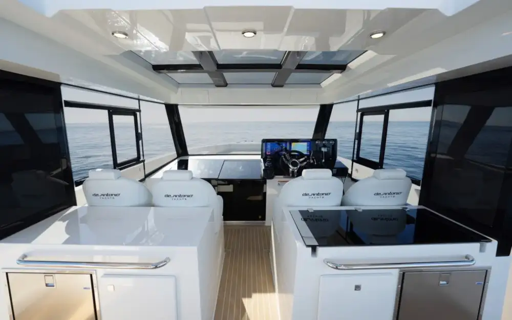 slider 7 De Antonio Yachts D50 Coupe
