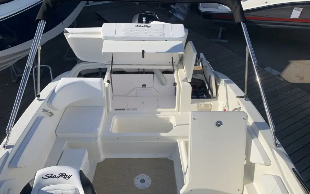 slider 9 Sea Ray  210 SPX OB