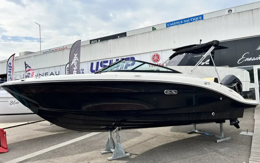 slider 1 Sea Ray  210 SPX OB