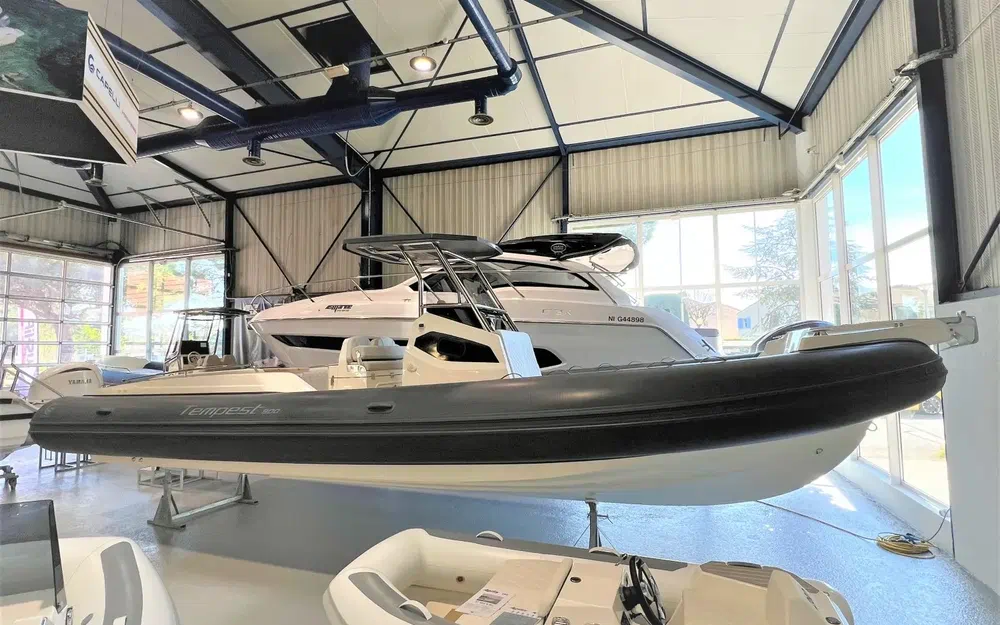 slider 0 Capelli Tempest 900