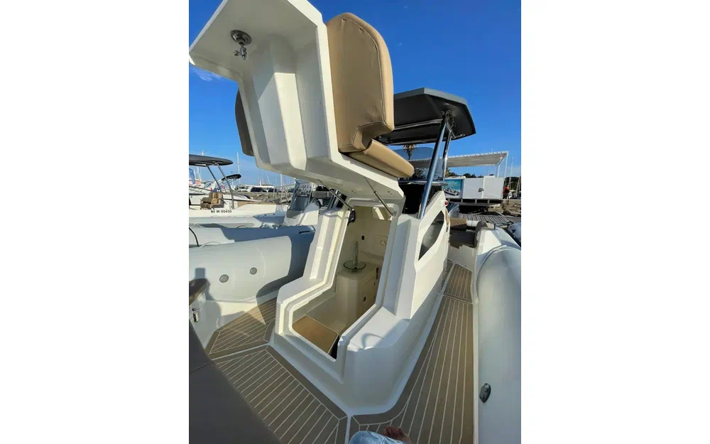 slider 11 Capelli Tempest 900