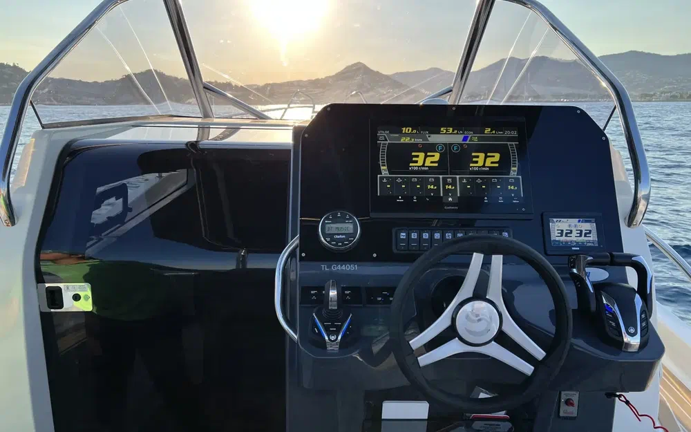 slider 1 Capelli Tempest 1000