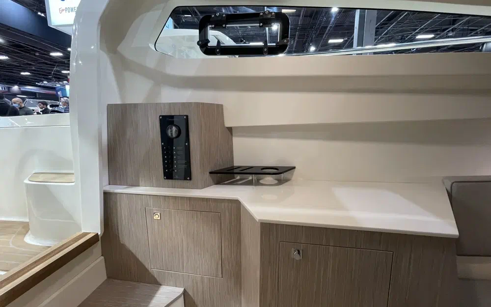 slider 7 Capelli Tempest 1000