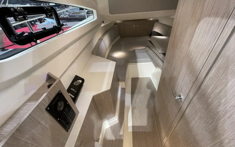 slider 8 Capelli Tempest 1000