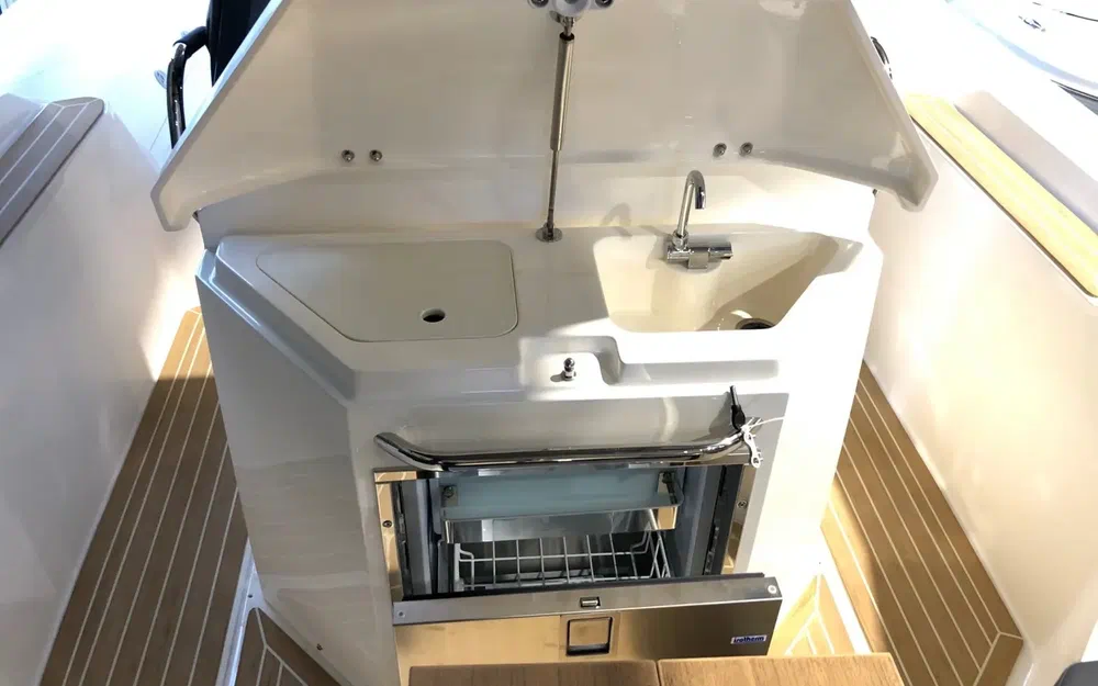 slider 6 Capelli Tempest 1000