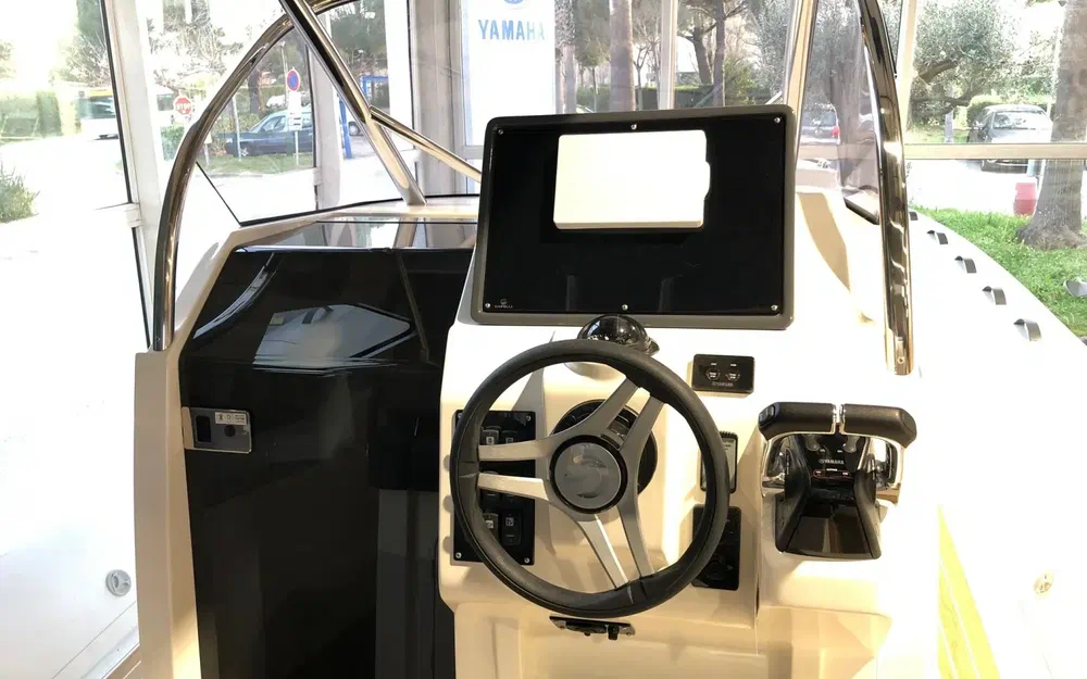 slider 7 Capelli Tempest 1000