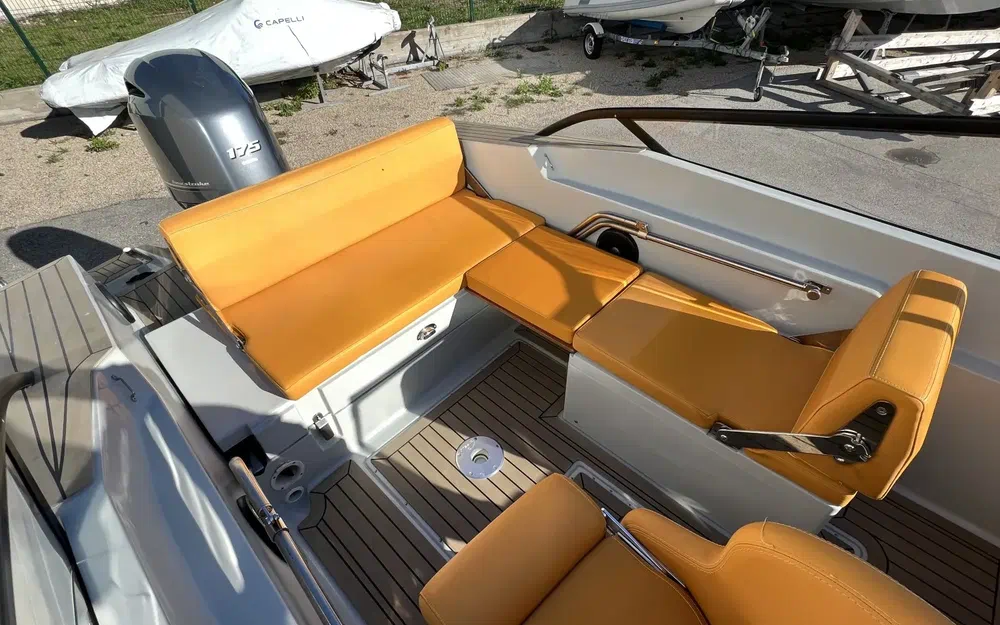 slider 12 Capelli Tempest 650