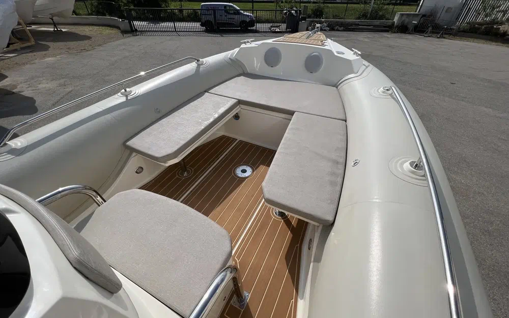 slider 9 Capelli Tempest 750