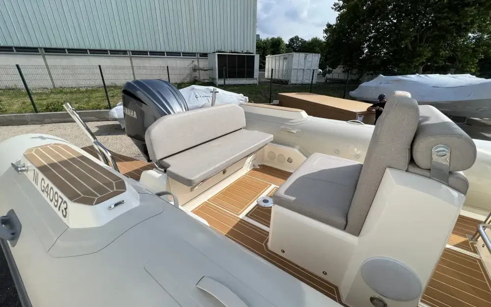 slider 17 Capelli Tempest 750 Luxe