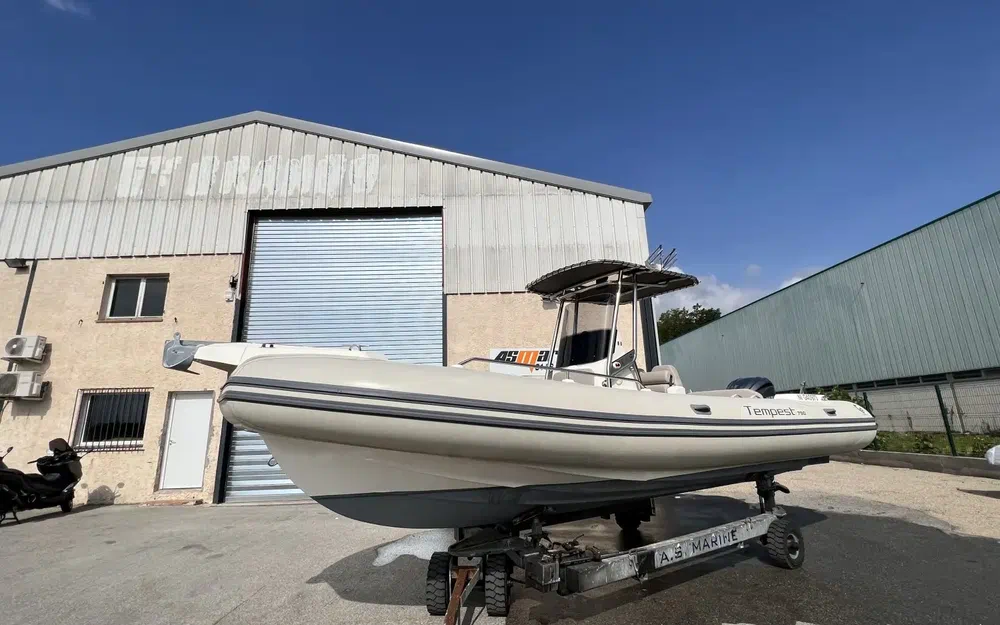 slider 1 Capelli Tempest 750