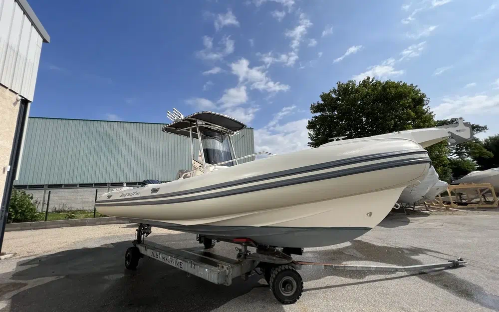 slider 4 Capelli Tempest 750