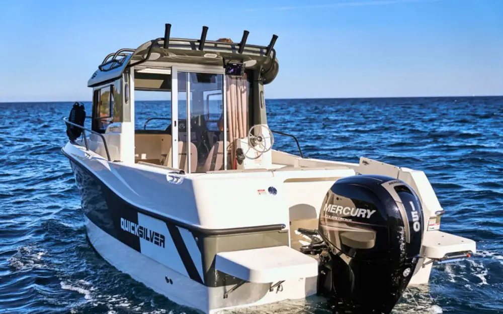 slider 4 Quicksilver Activ 605 Pilothouse