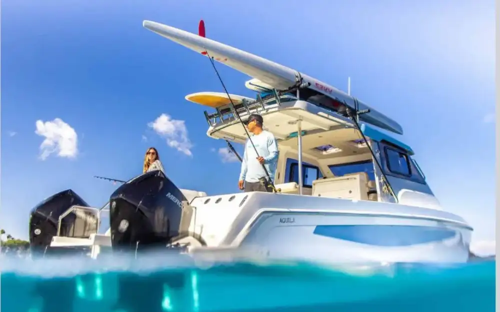 slider 3 Aquila  28 Molokai Cuddy
