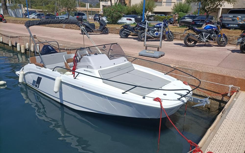 slider 0 Beneteau Flyer 7 SUNdeck