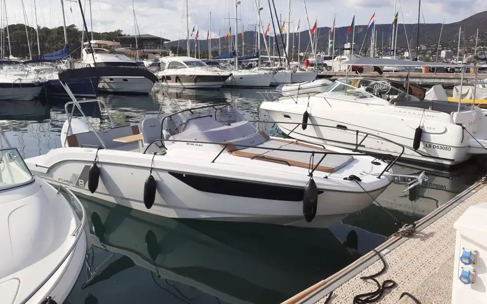 slider 0 Beneteau Flyer 8 SUNdeck