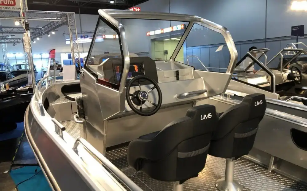 slider 2 UMS Tuna Boats UMS 585 CC
