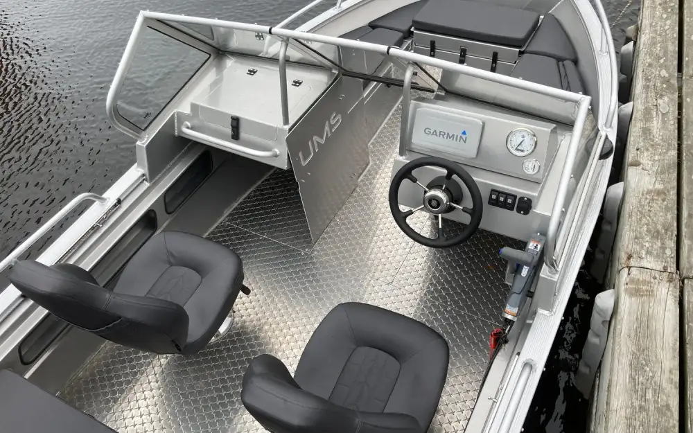 slider 3 UMS Tuna Boats UMS 485 DC