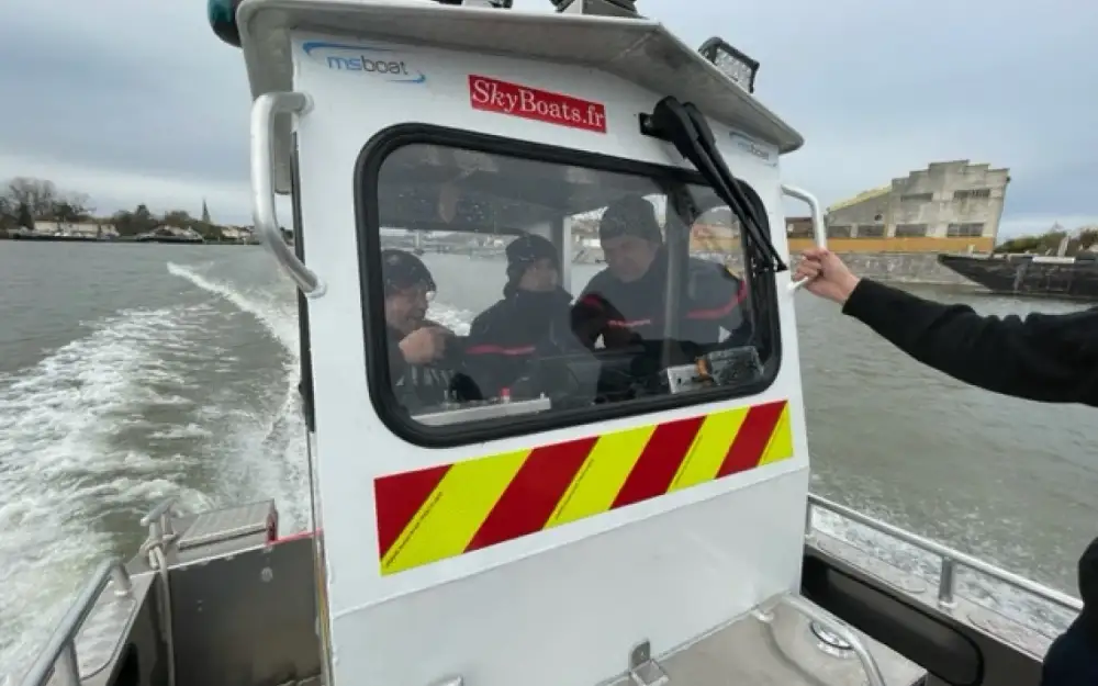 slider 3 Ms Boat S 610 WT Pompier - Intervention - Secours