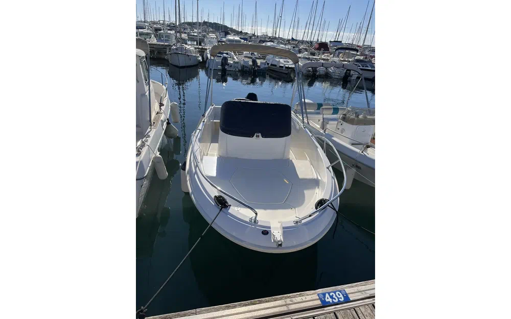 slider 1 Jeanneau Cap Camarat 555