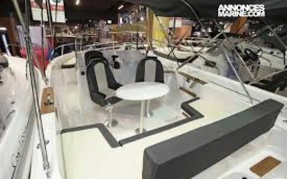 slider 1 B2 Marine Cap Ferret 652