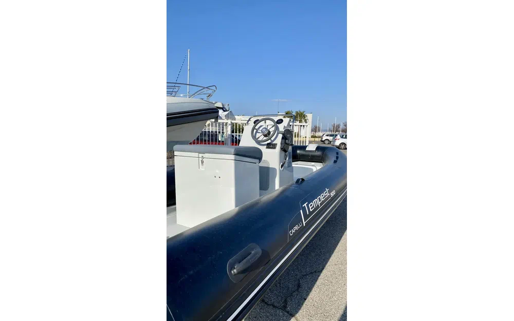 slider 1 Capelli Tempest 500