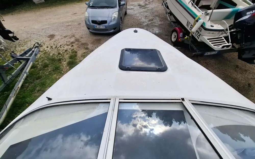 slider 10 Bayliner Capri 2052
