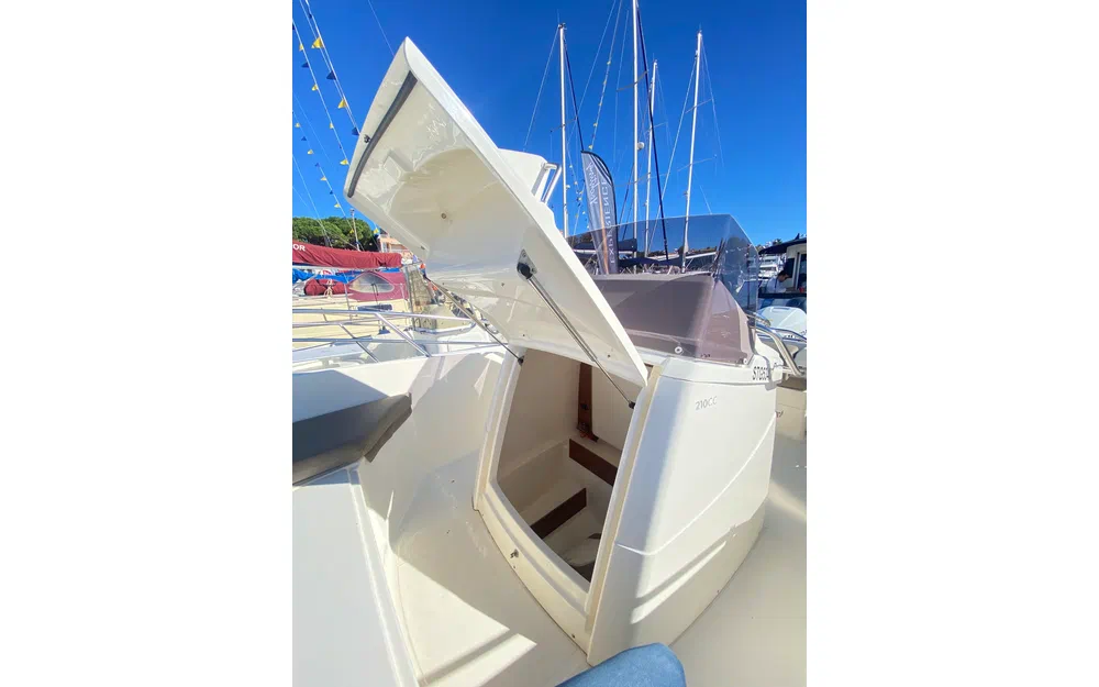 slider 6 White Shark 210 CC Origin