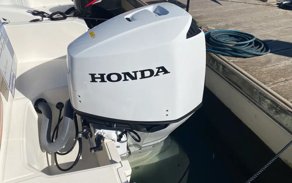 slider 10 White Shark 210 CC Origin