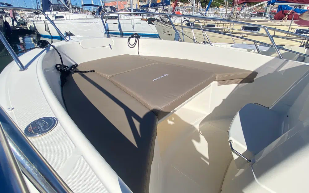 slider 4 White Shark 210 CC Origin