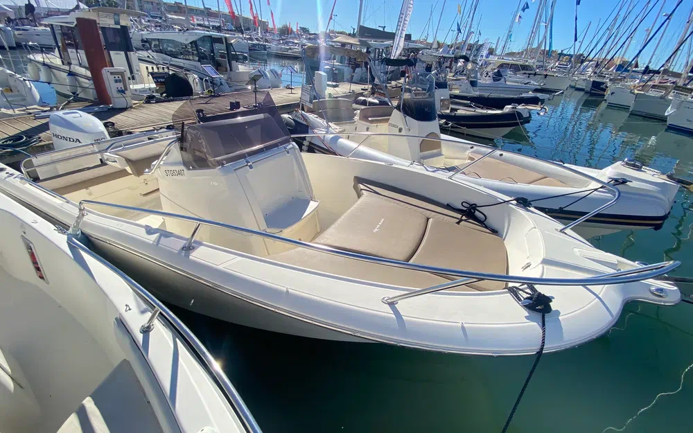 slider 2 White Shark 210 CC Origin