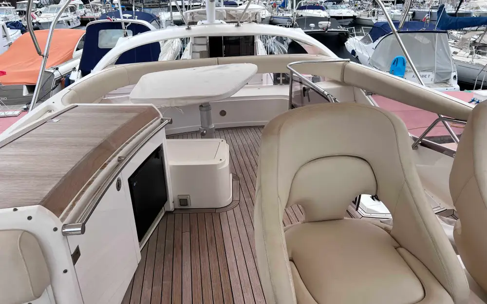 slider 1 Fairline Phantom 48