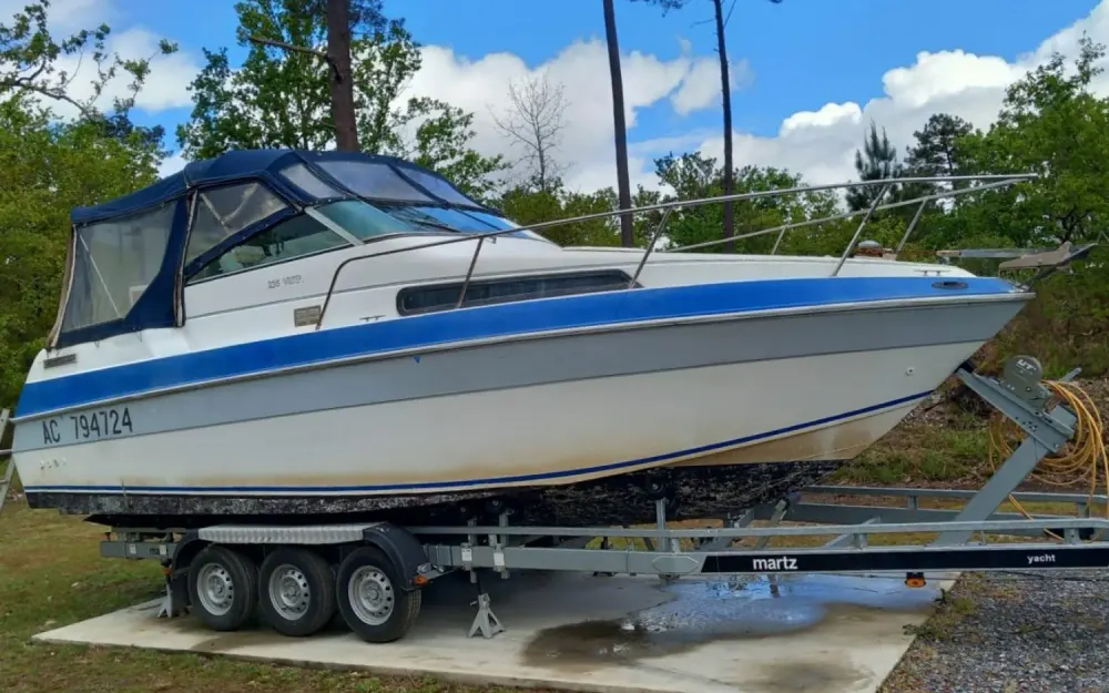 Four WinnsVista 235